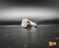 Nhẫn Chữ Cái Mặt Vuông